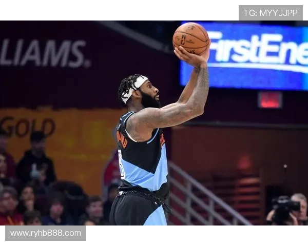 德拉蒙德再展篮板天赋三投全中三分命中收获7分并抢下10个篮板