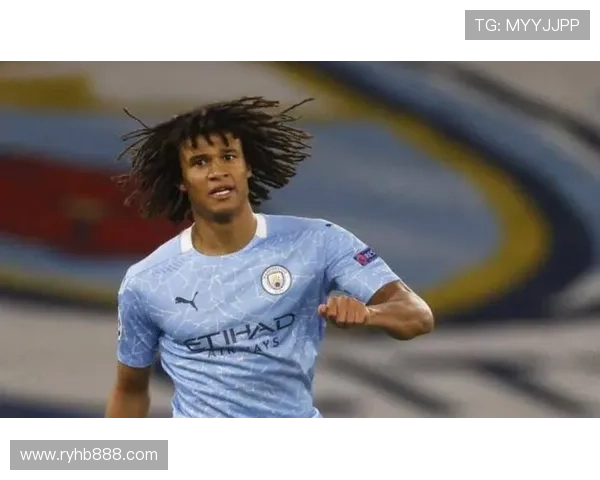 24岁范德芬边路狂飙如入无人之境展现中卫惊人速度与技术